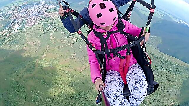 SQUIRTING during the time that PARAGLIDING in 2200 m above the sea ( 7000 feet )