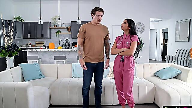 Girl Gostosa Takes Steobros Rod for her Halloween Treat