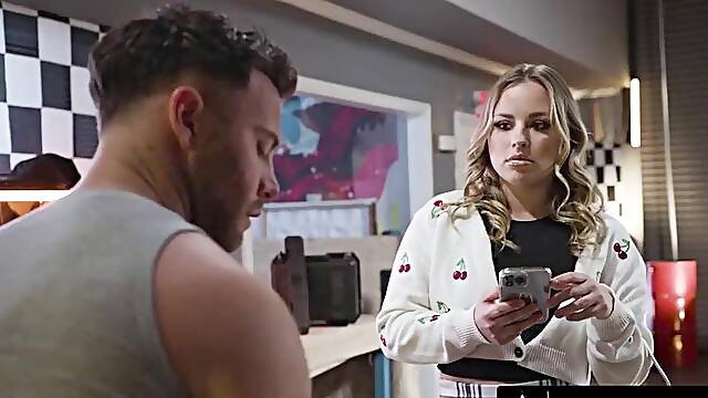 Cheating Wife Gets Messy With Unpleasant Mechanic