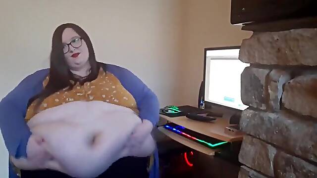 Big beautiful woman secretary abased at work by boss. Pt 1