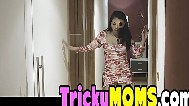 Tipsy lalin girl mother Id like to fuck stepmom Canela Skin arrives home