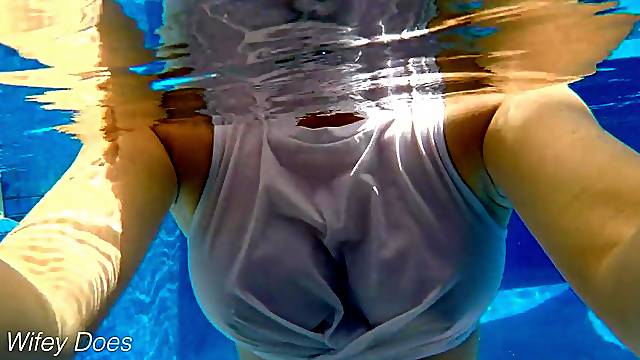 ????SEXY mother Id like to fuck in soaked shirt underwater