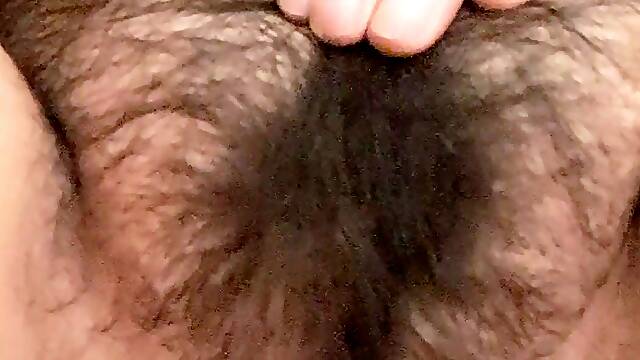 The hairy vag of the 52 yr old mature mummy
