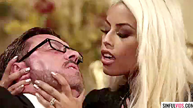 Big tits porn queen Bridgette B in erotic anal hook-up gig with Brad Armstrong