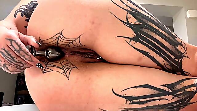 Yam-sized rump brunette wearing ass-plug bounces on dildo in the kitchen - Full video