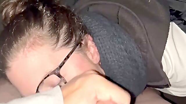 Amateur wifey porked on the beach and gets jizm on her glasses