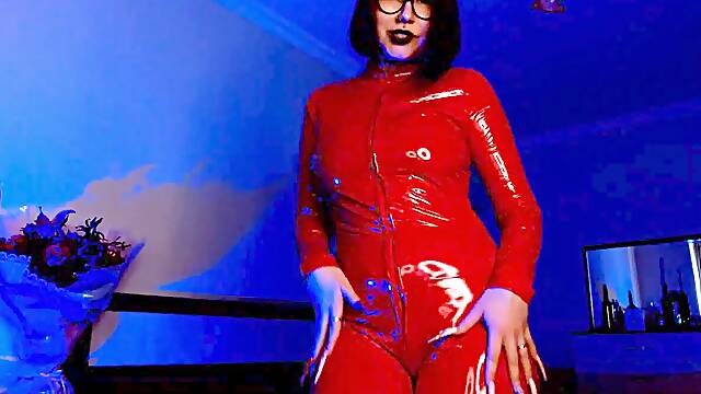 Web cam girl scorching dance in latex suit