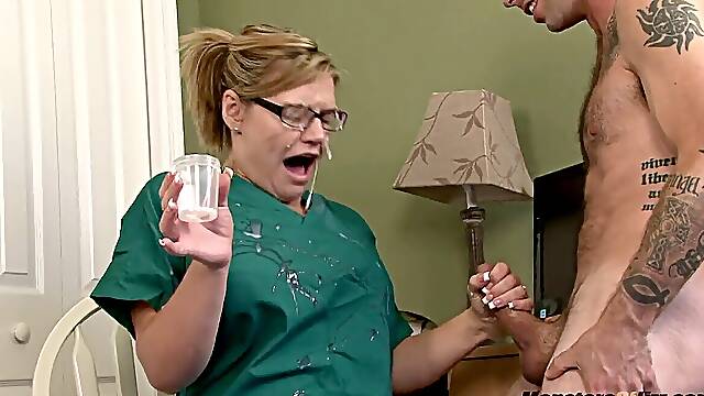 Helpful Nurse Gets a phat Surprise pop-shot