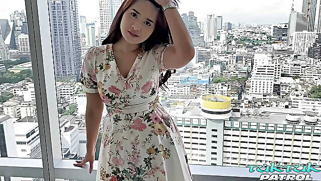 TukTukPatrol Huge Tit Thai Girl Picked Up By Lucky Foreigner
