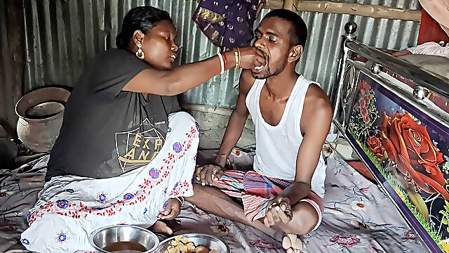 Desi pados ke bhabhi ke sath pani puri khaya in fucking sex