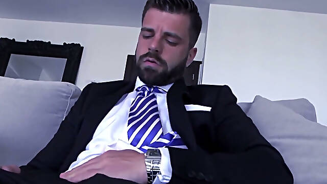 MENATPLAY - Suited bearded Hector De Silva cums on his shoes