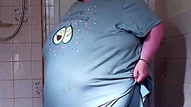 Belly Play in the Bathroom with SSBBW Goddess