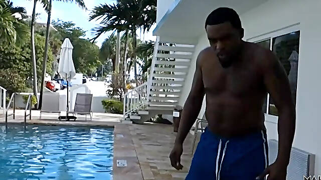Rome Major Picks up Two Plump Pawgs at the Pool