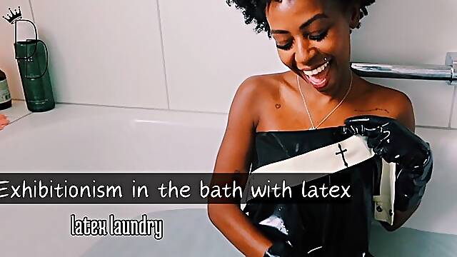 Exhibitionism in the bath with latex