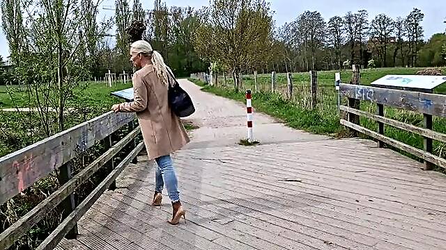 Shoeplay, dipping and dangling in Hamburg HD wmv 1920x1080