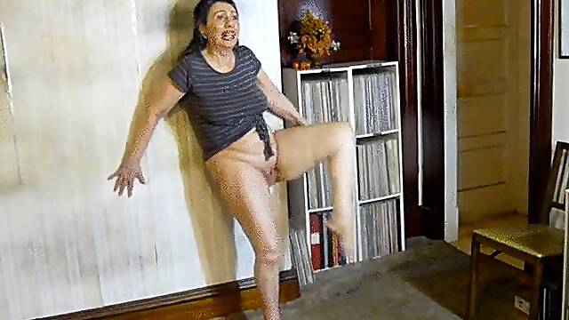 Erotic dance on Down In Mexico
