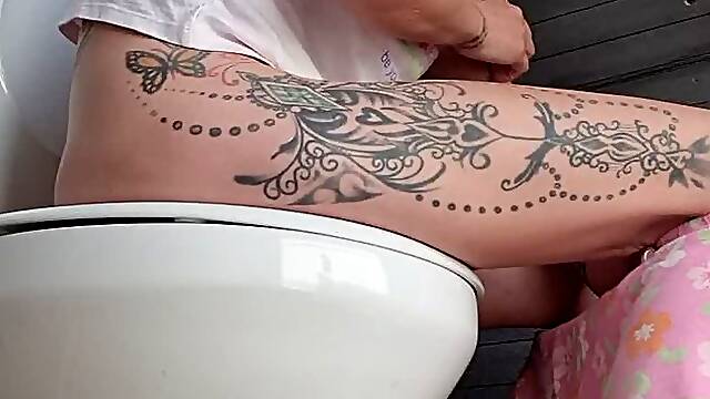 MY INTIMATE MOMENT IN A PUBLIC TOILET AND YOURE WATCHING.