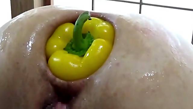 Paprika anal insertion