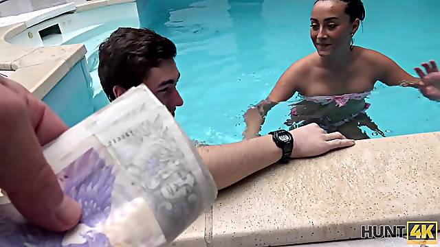 Young cuckold let stranger nail slutty girlfriend by pool