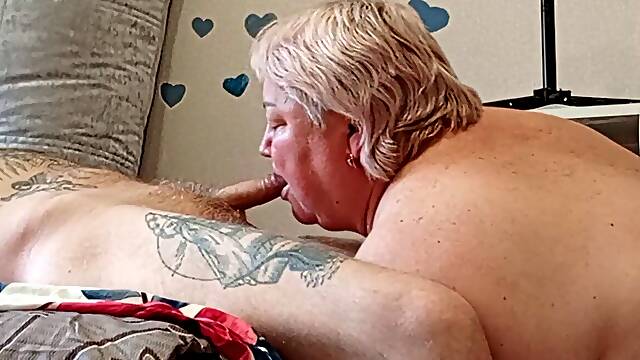 Faphouse mommy giving steamy oral jobs and swallowing hot man gravy