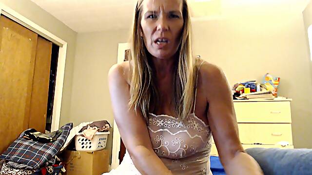 Sweet Milf stepmommy morning cum