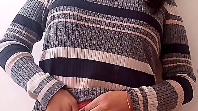 Young Latina masturbates & cums fully clothed