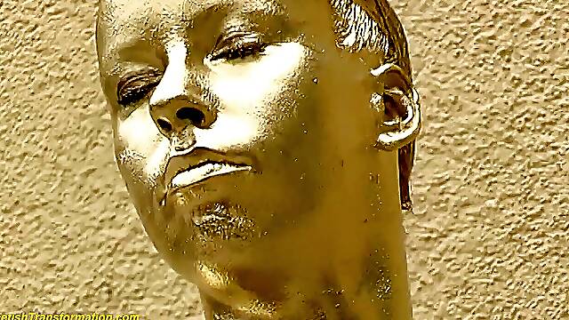 Crazy outdoor gold metallic painted busty statue girl