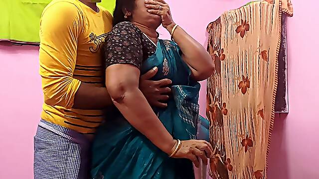 Indian Aunty Sex with Yongboy