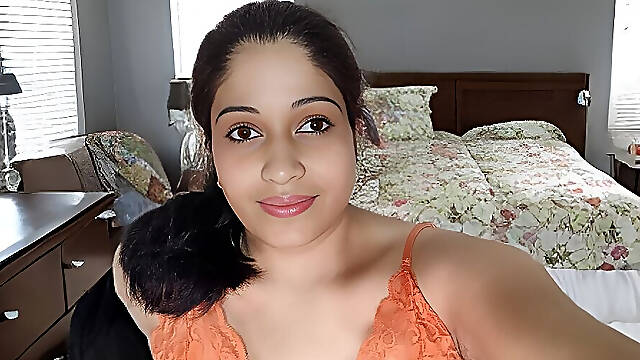 Sexy Nisha Bhabhi Putting Cucumber in Pussy