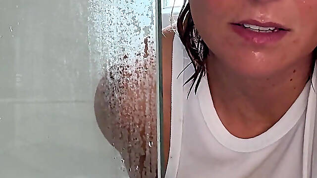 I Cum and Squirt in Close-up on Your Phone