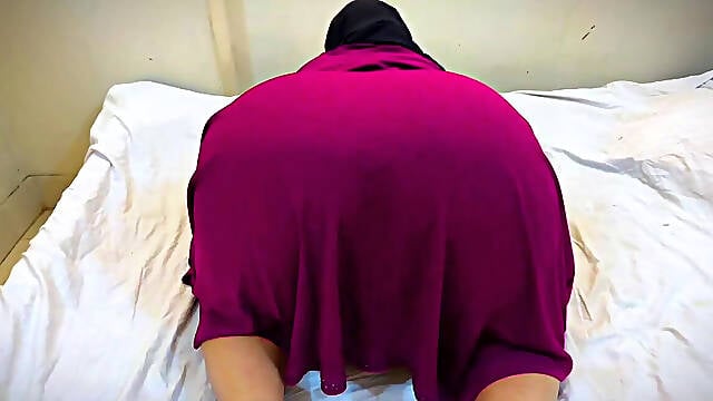 Muslim Moti Gand Vali Ladki Bistar Par Chudai Apna Pati Ko Friend